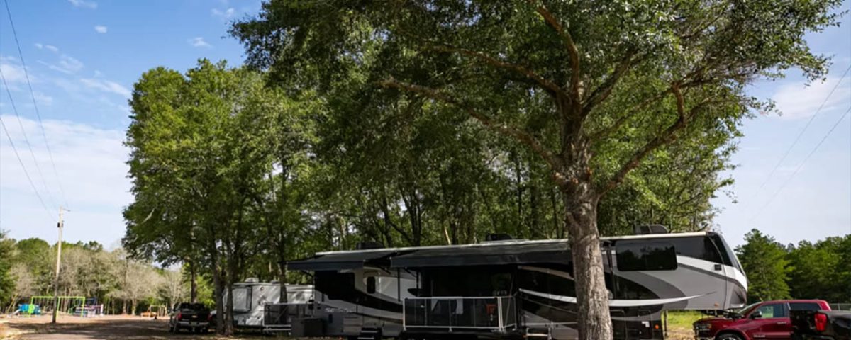 Long-term RV setup at The Oaks Family RV Park in Andalusia Alabama during January
